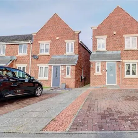 Buy this 3 bed townhouse on Arkless Grove in Templetown, DH8 8AB