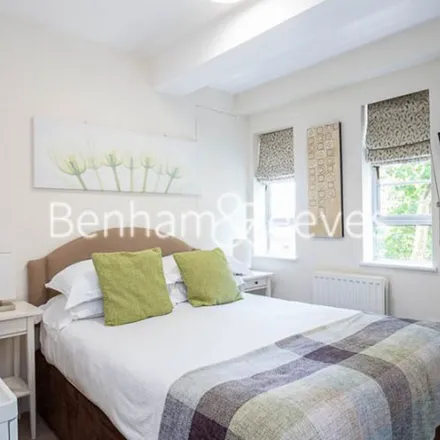 Rent this 1 bed apartment on Hyde Park Corner Station in Hyde Park Corner Subway, London