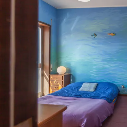 Rent this 4 bed room on Rua da Fonte Santa in 4400-320 Vila Nova de Gaia, Portugal