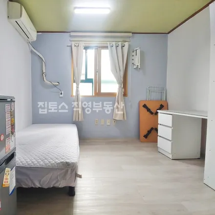 Rent this studio apartment on 서울특별시 관악구 신림동 1519-3