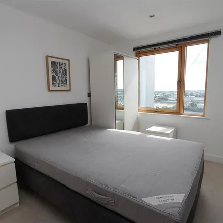 Rent this 1 bed apartment on Dock 29 in The Parade, Leeds