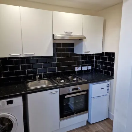 Rent this 2 bed apartment on Paisley Road West / Dunellan Street in Paisley Road West, Halfwayhouse