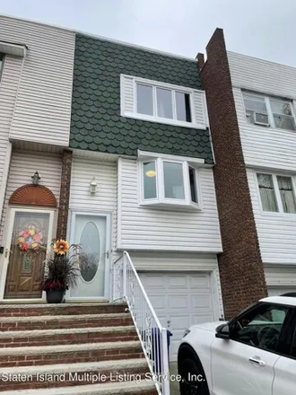 Buy this 3 bed house on 6 Dogwood Drive in New York, NY 10312