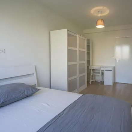 Rent this 4 bed room on Botterstraat 62 in 1034 BT Amsterdam, Netherlands