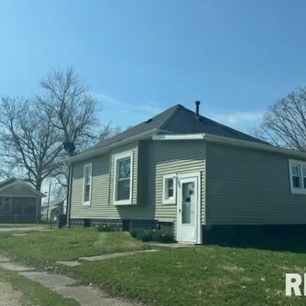 Buy this 2 bed house on 700 South Powers Street in Taylorville, IL 62568
