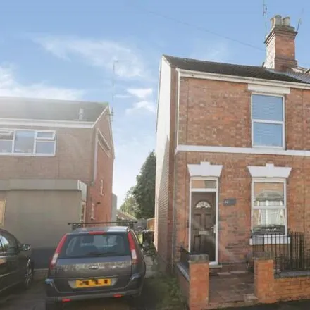 Buy this 2 bed townhouse on 82 Avon Street in Warwick, CV34 4PX