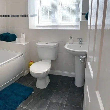 Image 4 - Middlesbrough, TS5 4BP, United Kingdom - House for rent