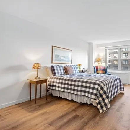 Buy this studio apartment on 142 E 16th St Apt 17e in New York, 10003