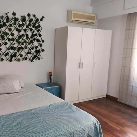 Rent this 6 bed room on Madrid in Hiber, Calle de Blasco de Garay