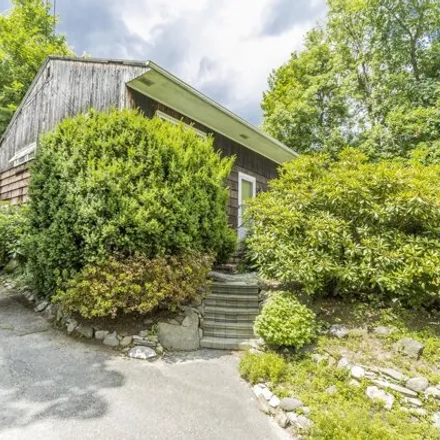 Image 2 - 240 Oak St, Lewiston, Maine, 04240 - House for sale