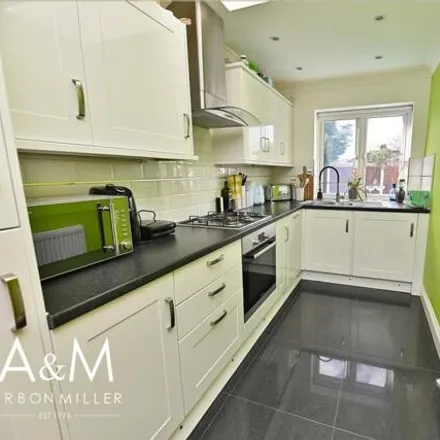 Image 2 - Purley Close, London, IG5 0TP, United Kingdom - House for sale