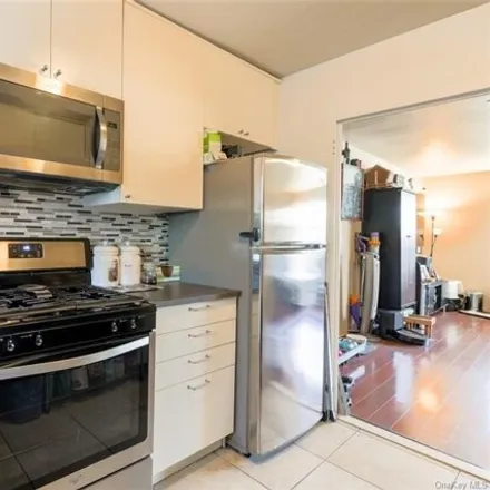 Image 3 - 16 Westview Avenue, City of White Plains, NY 10603, USA - Apartment for sale