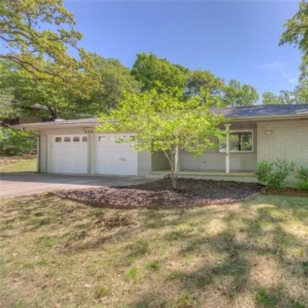 Buy this 3 bed house on 852 Winding Way in Bartlesville, OK 74006