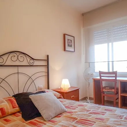 Rent this 3 bed room on Centre Cívic Josep M. Trias i Peitx in Carrer de la Riera Blanca, 1-3