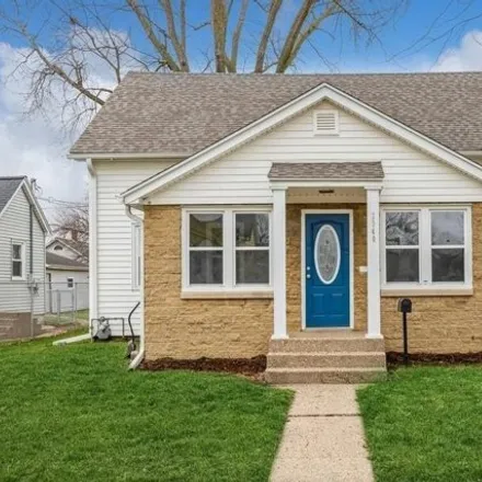 Buy this 5 bed house on Concord Avenue in Clinton, IA 52732