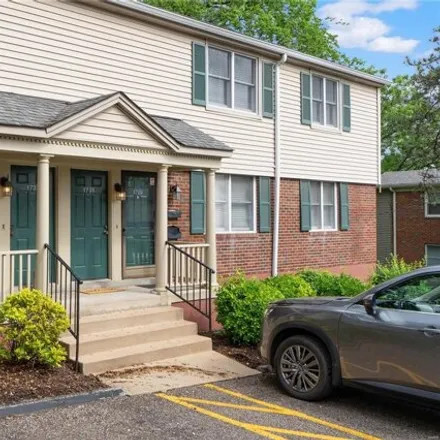 Buy this 2 bed condo on 1726 Canary Cove in Brentwood, Saint Louis County