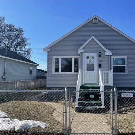 Buy this 2 bed house on 533 North 20th Street in Escanaba, MI 49829