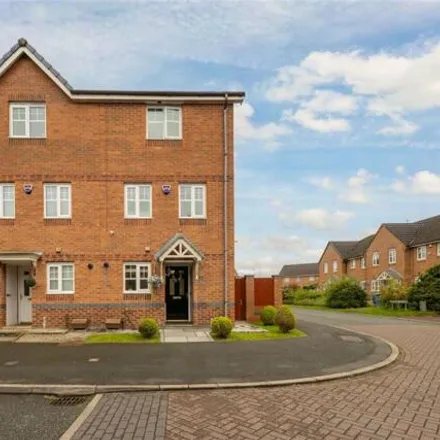Buy this 3 bed townhouse on Snowberry Crescent in Warrington, WA5 1BP