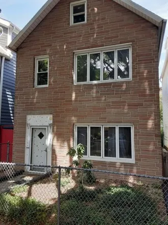 Rent this 2 bed house on 1744 West Roscoe Street in Chicago, IL 60657