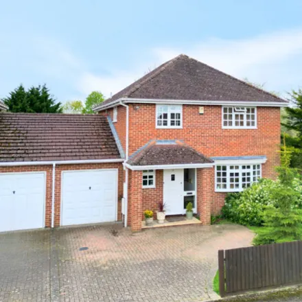 Buy this 4 bed house on Wheatfields Road in Shinfield, RG2 9DG