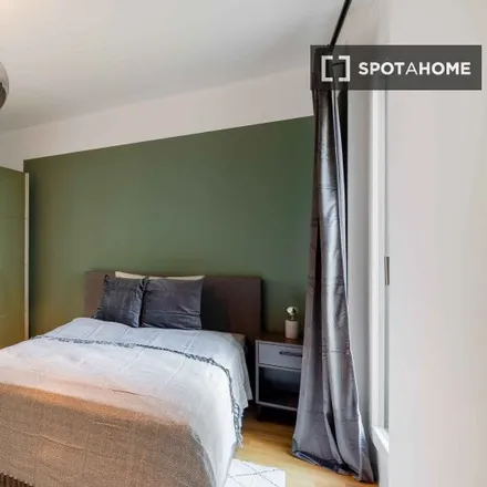 Rent this 4 bed room on Wöhlertstraße in 10115 Berlin, Germany
