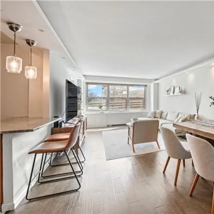 Image 1 - 70-31A 108th Street, New York, NY 11375, USA - Apartment for sale