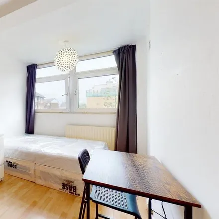 Rent this 3 bed apartment on Hanbury Street in Spitalfields, London