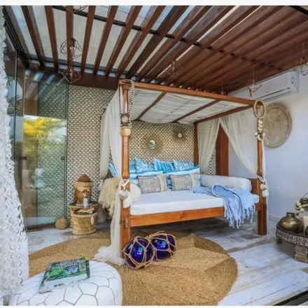 Buy this 6 bed house on Rua Vinícius de Morais in Itapuã, Salvador - BA