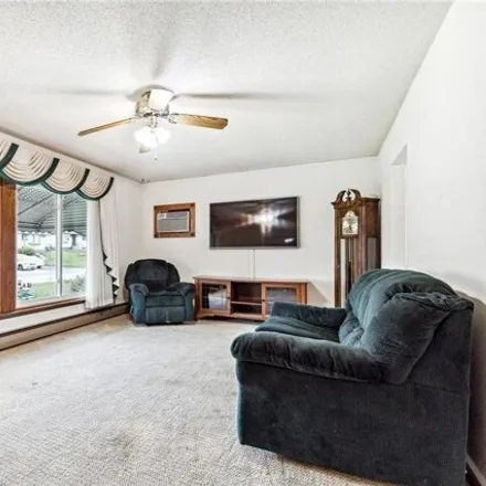 Image 2 - 1703 Leone Ave, Saint Paul, Minnesota, 55106 - House for sale