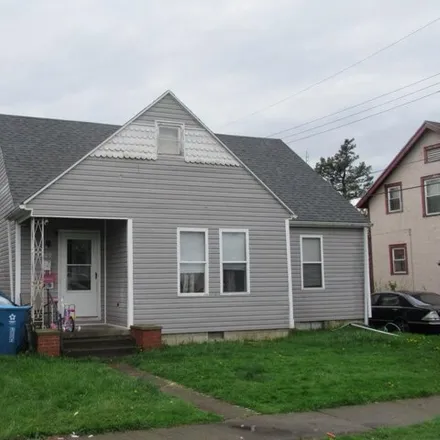 Buy this 4 bed house on 425 Vine Street in Fremont, OH 43420