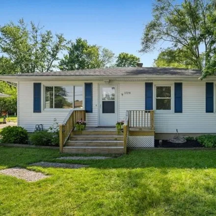 Buy this 3 bed house on 3852 Fitzhugh Avenue Northeast in Plainfield Charter Township, MI 49525