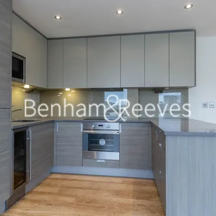 Image 2 - Croft House, Boulevard Drive, London, NW9 5HF, United Kingdom - Apartment for rent