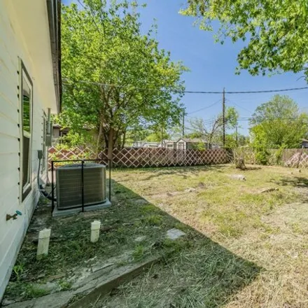 Image 5 - 1105 East Tucker Street, Fort Worth, TX 76104, USA - House for sale