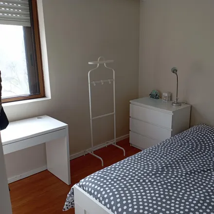 Rent this 3 bed room on Rua de São João Bosco in 4100-225 Porto, Portugal