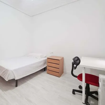 Rent this 5 bed room on Carrer dels Lleons in 34, 46021 Valencia