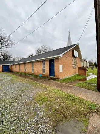 Buy this studio house on 371 North 7th Street in Greenville, MS 38703