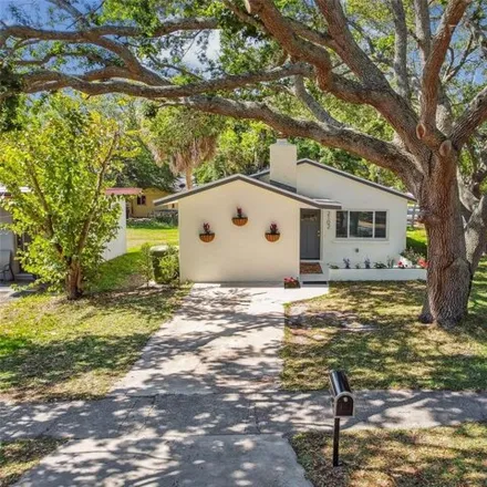 Buy this 3 bed house on 580 East Street in Sarasota, FL 34237