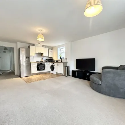 Image 2 - Cromwell Gardens, Bournemouth, Christchurch and Poole, BH5 2DG, United Kingdom - Apartment for rent