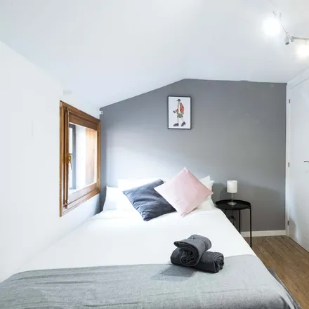 Rent this 6 bed room on Madrid in Gafas Galore, Calle de la Luna