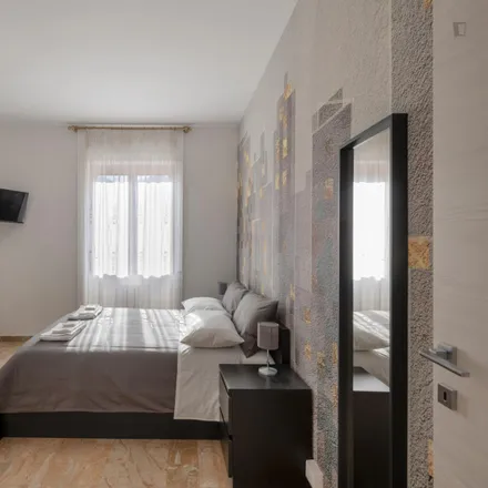 Rent this 3 bed room on Via Riva di Trento in 20139 Milan MI, Italy