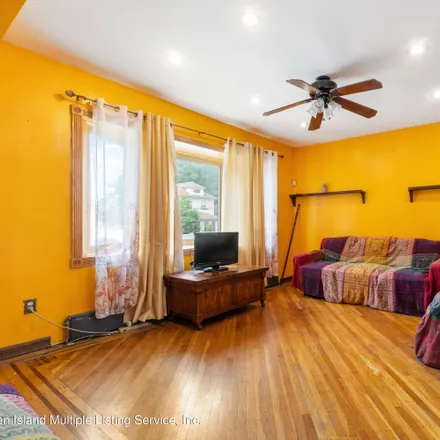 Image 7 - 37 Eldridge Avenue, New York, NY 10302, USA - House for sale