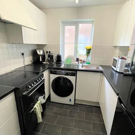 Rent this 2 bed apartment on Leaford Crescent in Rounton, WD24 5JQ