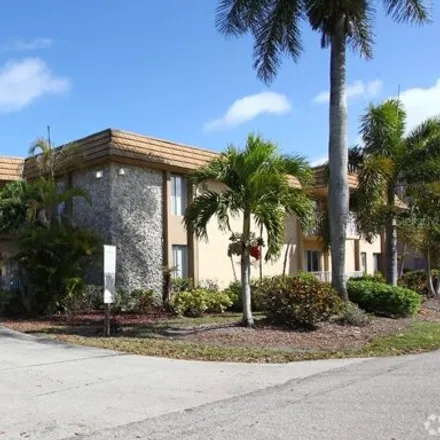 Rent this 1 bed condo on Bldg 300 in Maravilla Avenue, Fort Myers