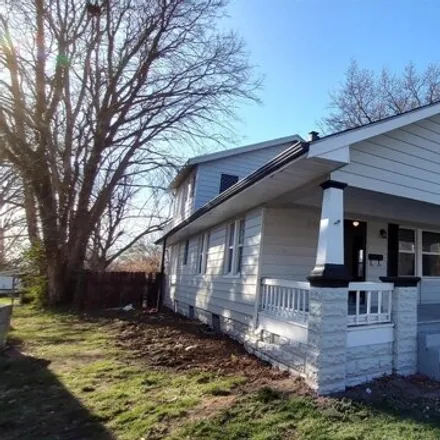 Buy this 3 bed house on 186 East Allen Street in Clinton, MO 64735