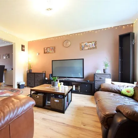Image 2 - 32 Carston Grove, Reading, RG31 7ZN, United Kingdom - House for rent