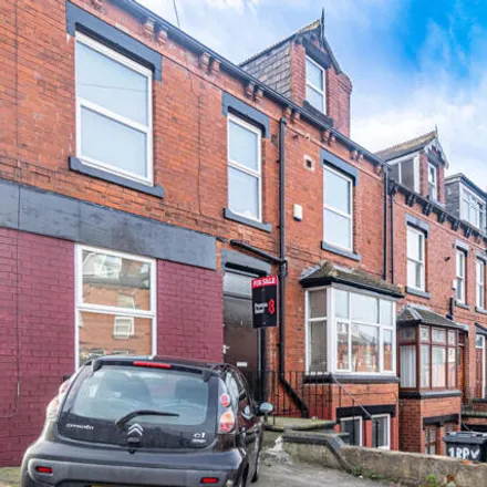 Buy this 6 bed townhouse on Royal Park View in Leeds, LS6 1HN
