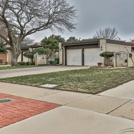 Image 2 - 2811 N Meadow Dr, Lubbock, Texas, 79403 - Townhouse for sale