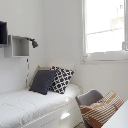 Rent this 9 bed room on Aqua spa in Carrer Gran de Gràcia, 8