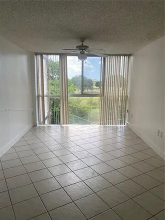 Image 5 - 7075 Northwest 186th Street, Country Club, Miami-Dade County, FL 33015, USA - Condo for rent