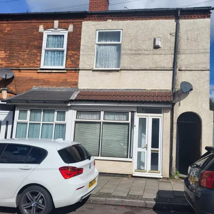 Rent this 3 bed townhouse on Alexandra Road in Birmingham, B21 0PG